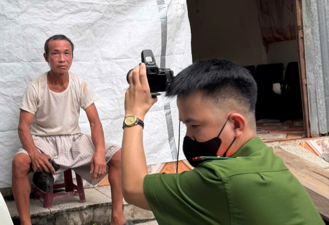 Công an phường Hưng Đạo tổ chức cấp Căn cước tại nhà cho công dân có hoàn cảnh đặc biệt
